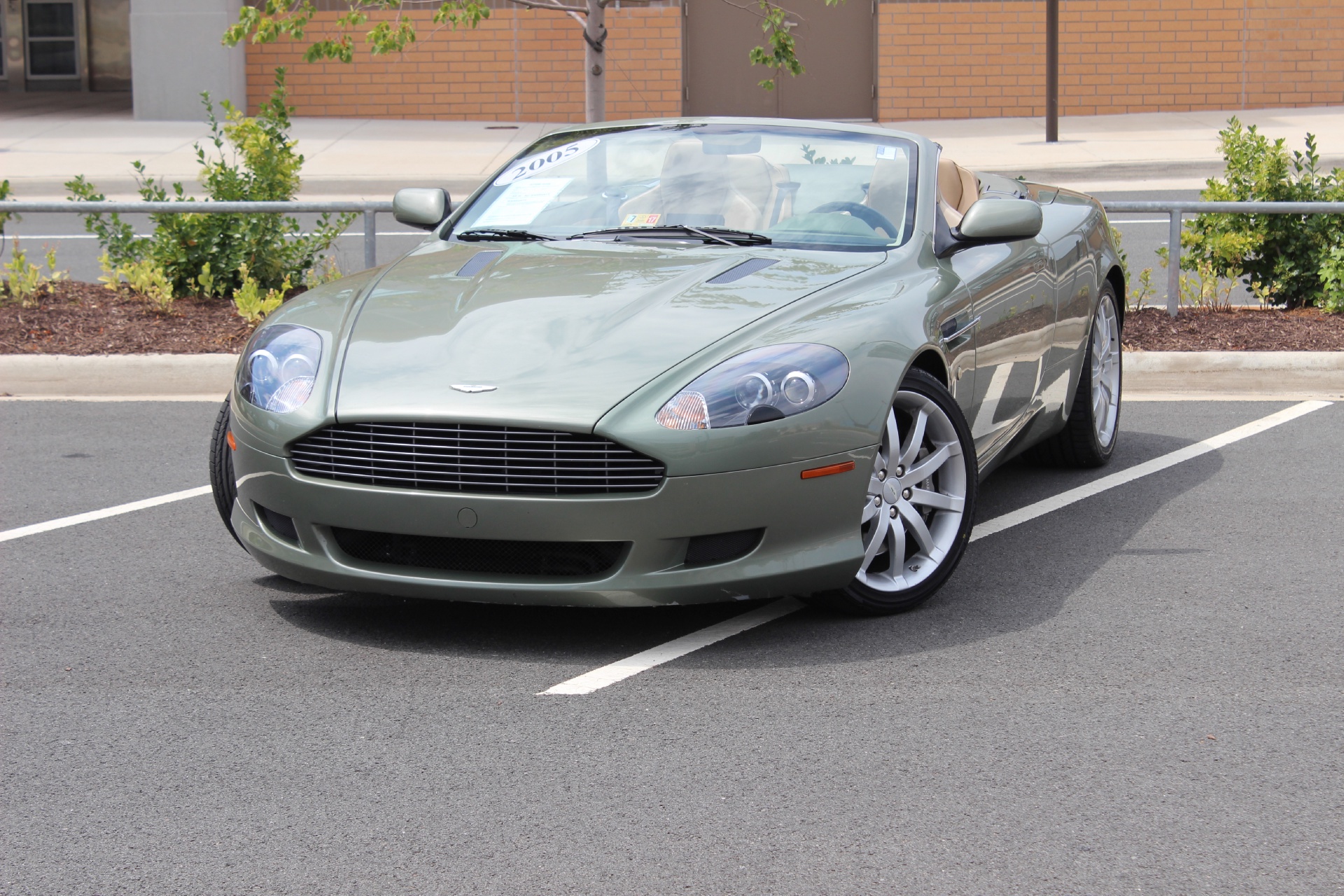 Aston martin db9 2005